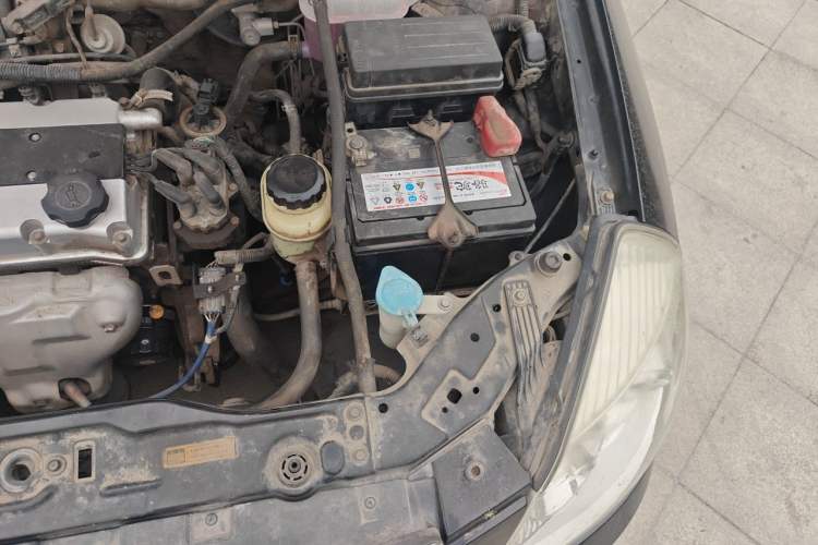 Used Buick Excelle 2011 1.6 LX-MT Engine Bay Left
