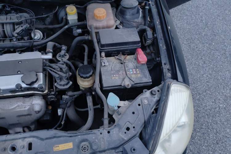 Used Buick Excelle 2011 1.6 LX-MT Engine Bay Left