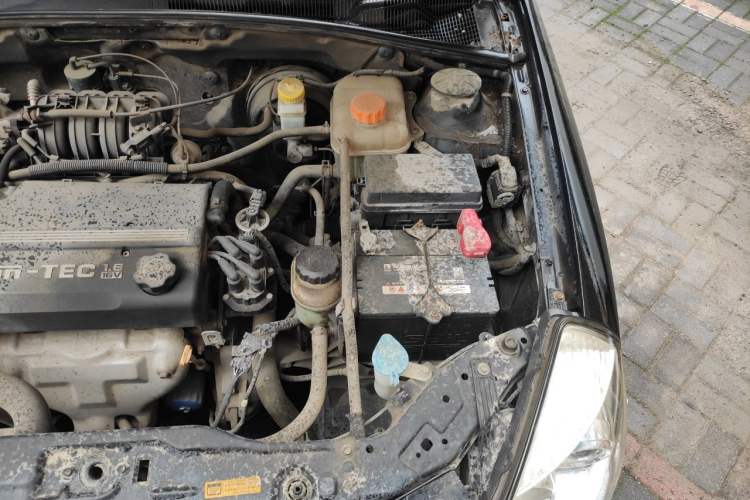 Used Buick Excelle 2011 1.6 LE-MT Engine Bay Left