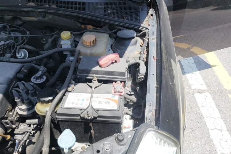 Used Buick Excelle 2011 1.6 LX-MT Engine Bay Left