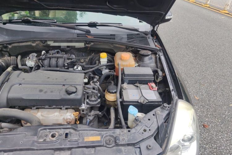 Used Buick Excelle 2011 1.6 LX-MT Engine Bay Left
