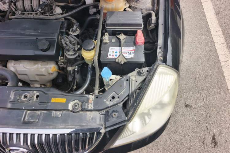 Used Buick Excelle 2011 1.6 LE-MT Engine Bay Left