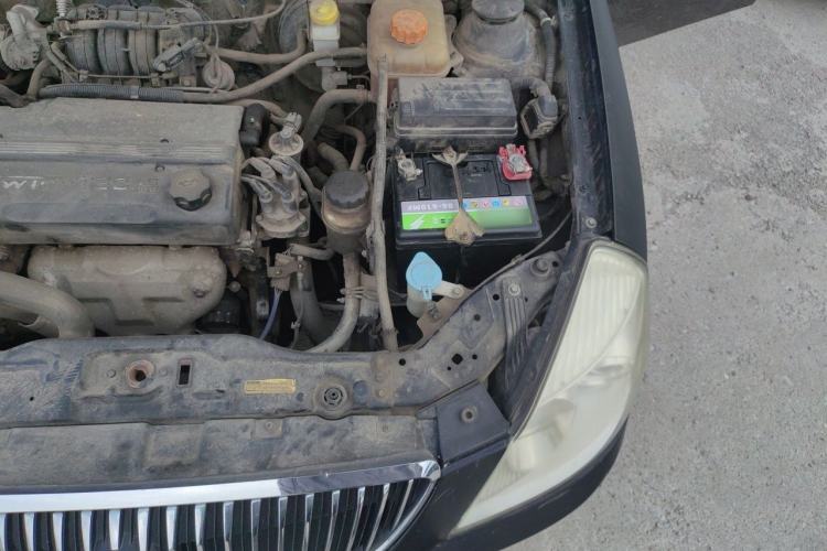 Used Buick Excelle 2011 1.6 LX-MT Engine Bay Left