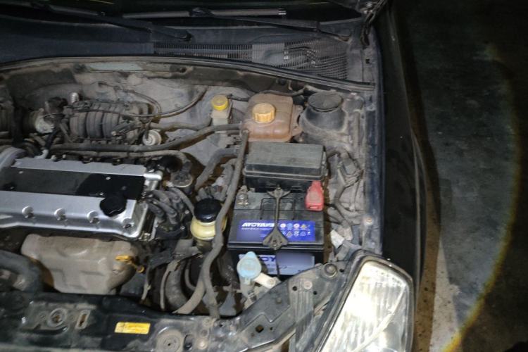 Used Buick Excelle 2011 1.6 LX-MT Engine Bay Left