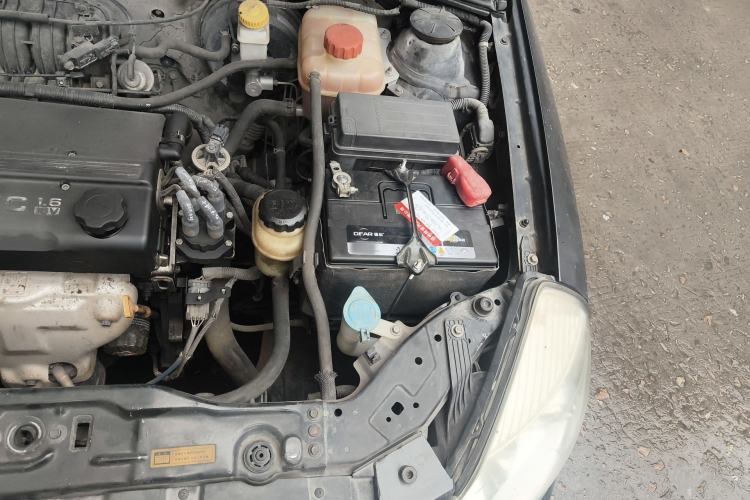 Used Buick Excelle 2011 1.6 LE-MT Engine Bay Left