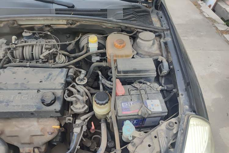Used Buick Excelle 2011 1.6 LE-AT Engine Bay Left