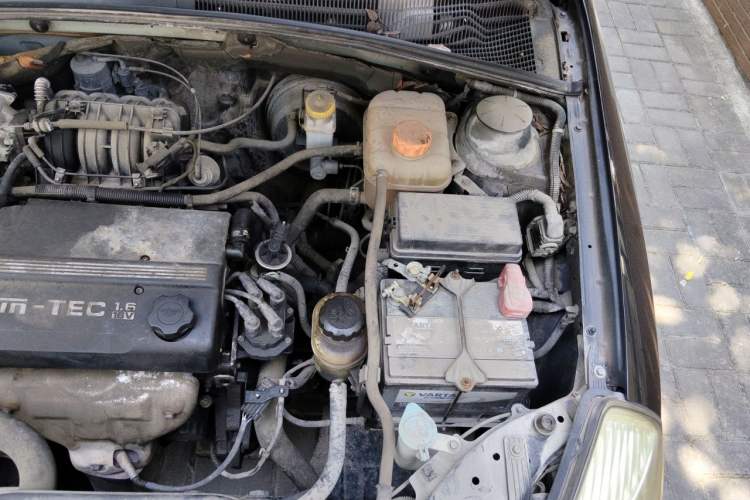 Used Buick Excelle 2011 1.6 LE-MT Engine Bay Left