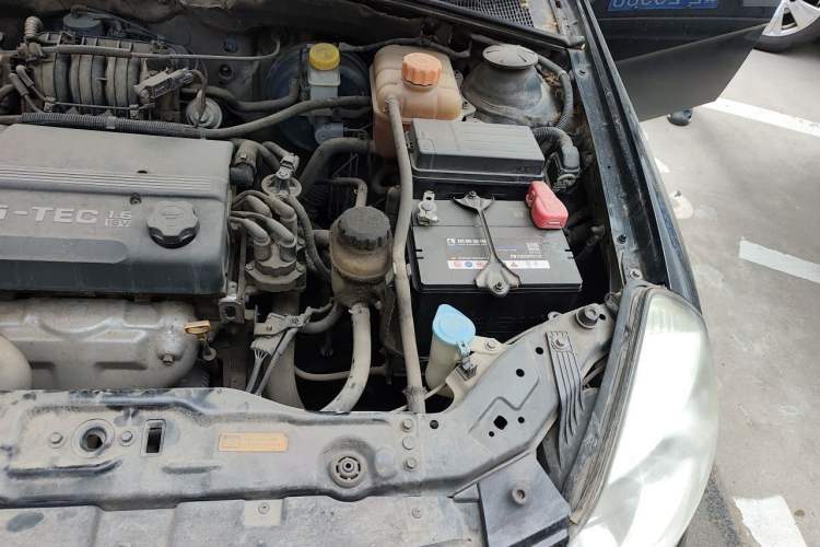 Used Buick Excelle 2011 1.6 LX-MT Engine Bay Left