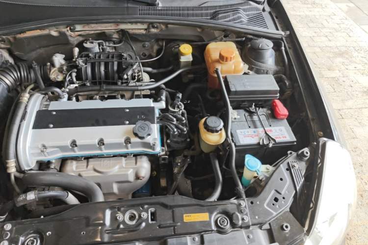 Used Buick Excelle 2011 1.6 LE-MT Engine Bay Left