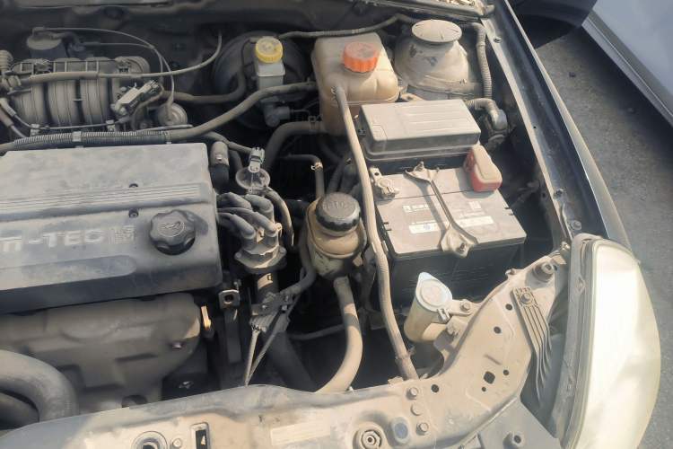 Used Buick Excelle 2011 1.6 LE-MT Engine Bay Left