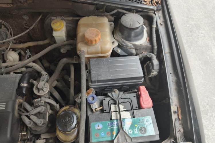 Used Buick Excelle 2011 1.6 LE-MT Engine Bay Left