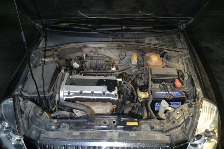 Used Buick Excelle 2011 1.6 LX-MT Engine Bay