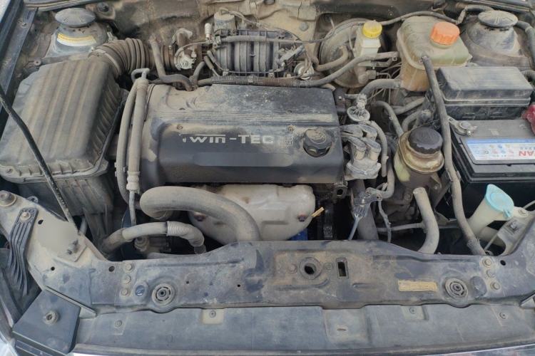 Used Buick Excelle 2011 1.6 LX-MT Engine Bay