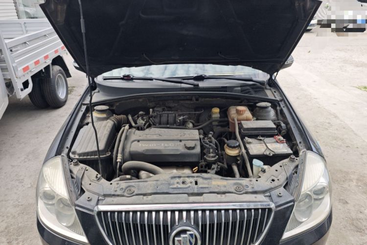 Used Buick Excelle 2011 1.6 LX-MT Engine Bay