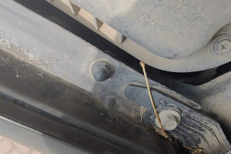 Used Buick Excelle 2011 1.6 LE-MT Engine Bay Right