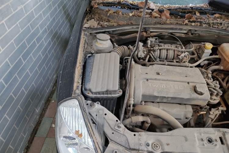 Used Buick Excelle 2011 1.6 LE-MT Engine Bay Right