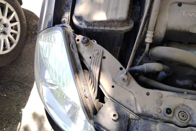 Used Buick Excelle 2011 1.6 LE-MT Engine Bay Right