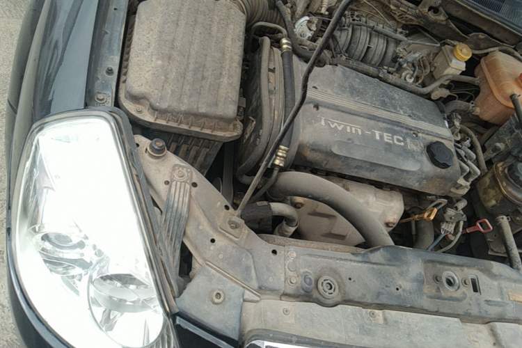 Used Buick Excelle 2011 1.6 LE-AT Engine Bay Right
