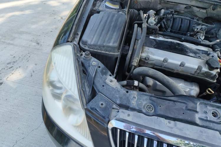 Used Buick Excelle 2011 1.6 LE-AT Engine Bay Right