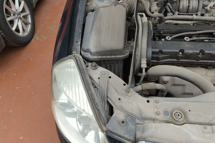 Used Buick Excelle 2011 1.6 LE-AT Engine Bay Right
