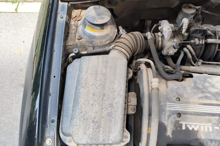 Used Buick Excelle 2011 1.6 LE-MT Engine Bay Right