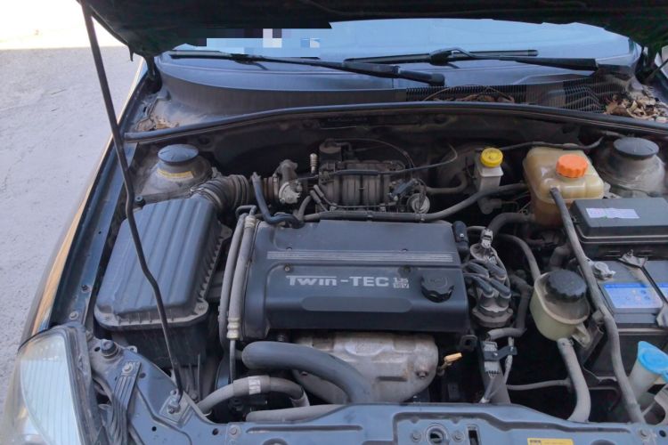 Used Buick Excelle 2011 1.6 LE-MT Engine Bay Right