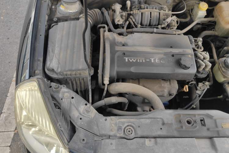 Used Buick Excelle 2011 1.6 LX-MT Engine Bay Right
