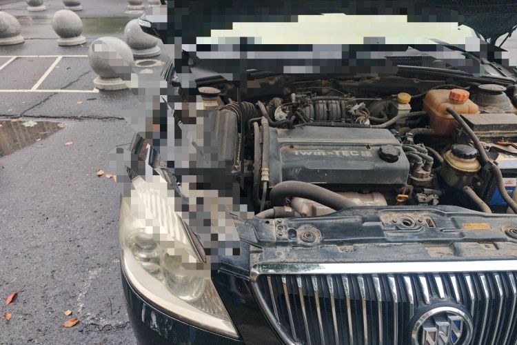 Used Buick Excelle 2011 1.6 LE-MT Engine Bay Right