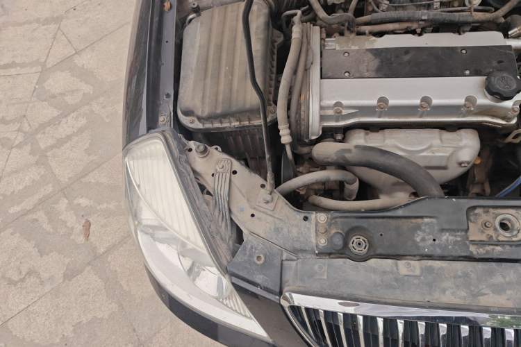 Used Buick Excelle 2011 1.6 LX-MT Engine Bay Right
