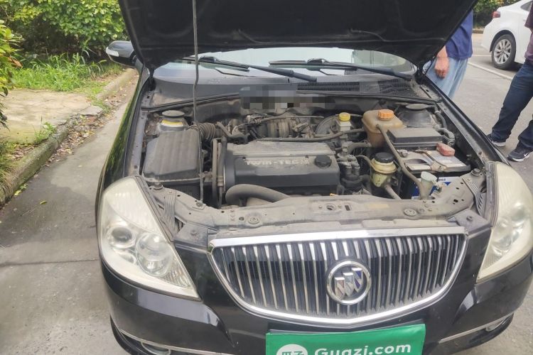 Used Buick Excelle 2011 1.6 LE-MT Engine Bay Right