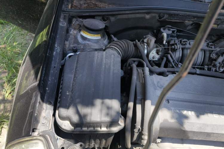 Used Buick Excelle 2011 1.6 LX-MT Engine Bay Right