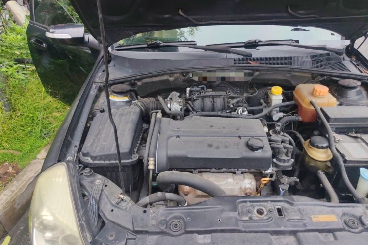 Used Buick Excelle 2011 1.6 LX-MT Engine Bay Right