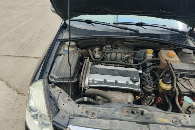 Used Buick Excelle 2011 1.6 LX-MT Engine Bay Right