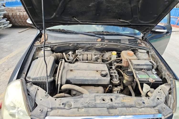 Used Buick Excelle 2011 1.6 LX-MT Engine Bay Right