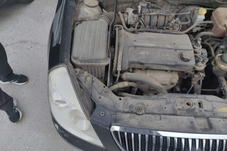 Used Buick Excelle 2011 1.6 LX-MT Engine Bay Right