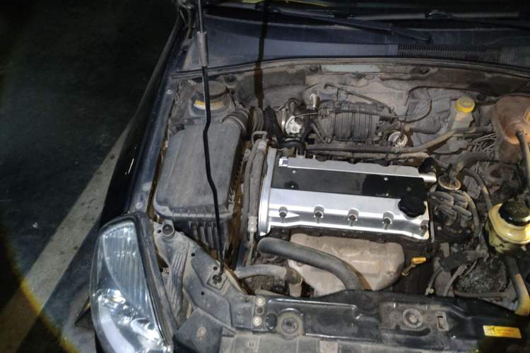 Used Buick Excelle 2011 1.6 LX-MT Engine Bay Right