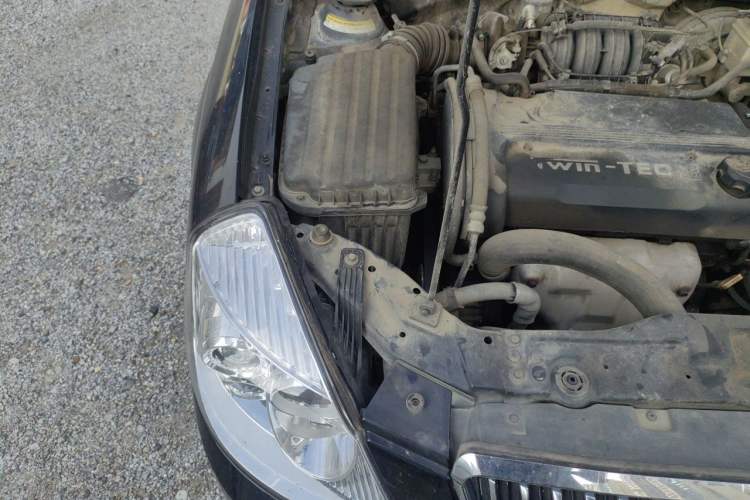 Used Buick Excelle 2011 1.6 LX-MT Engine Bay Right