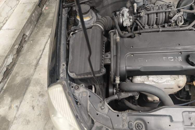 Used Buick Excelle 2011 1.6 LE-MT Engine Bay Right