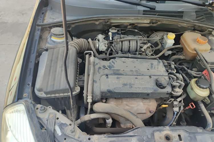 Used Buick Excelle 2011 1.6 LE-AT Engine Bay Right