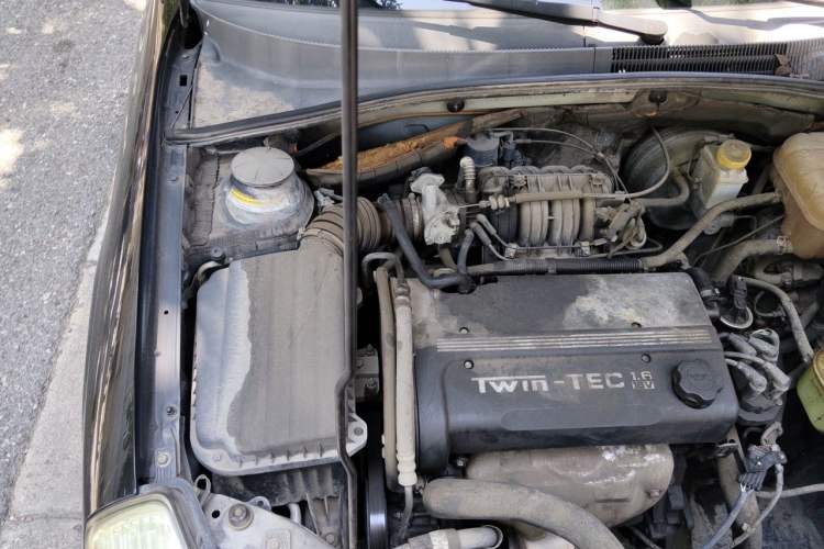 Used Buick Excelle 2011 1.6 LE-MT Engine Bay Right