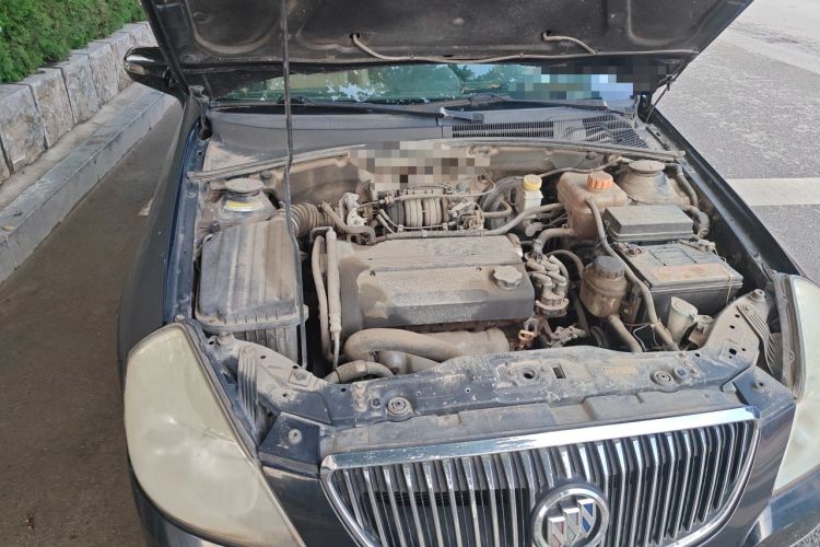 Used Buick Excelle 2011 1.6 LE-MT Engine Bay Right