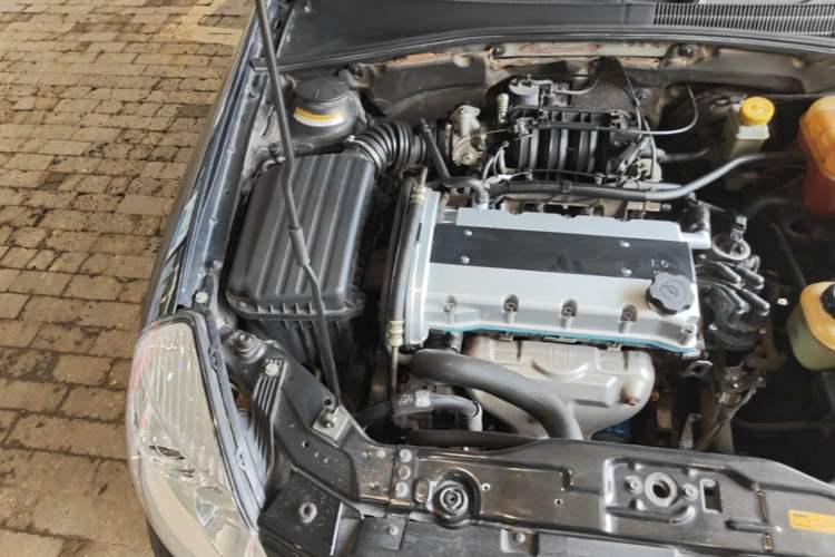 Used Buick Excelle 2011 1.6 LE-MT Engine Bay Right