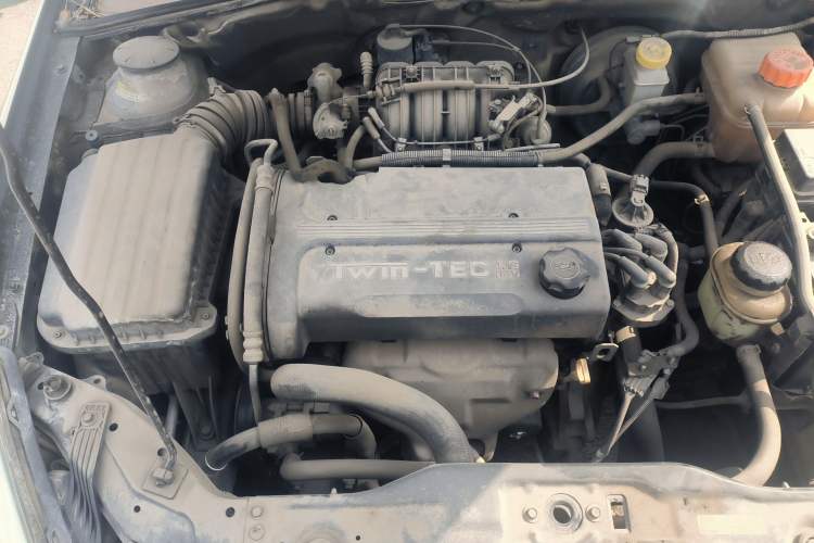 Used Buick Excelle 2011 1.6 LE-MT Engine Bay Right
