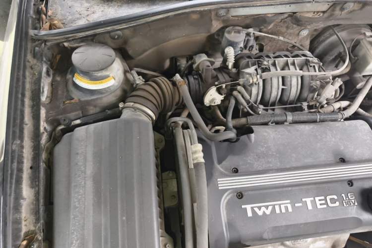 Used Buick Excelle 2011 1.6 LE-MT Engine Bay Right