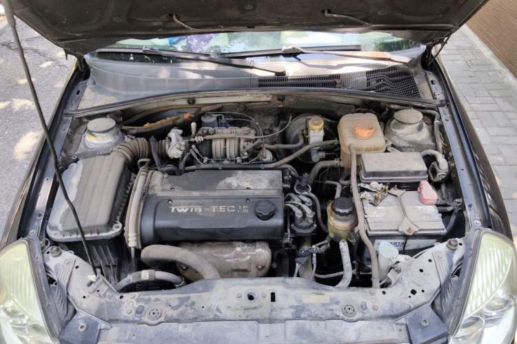 Used Buick Excelle 2011 1.6 LE-MT Engine Bay