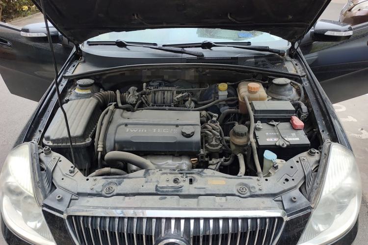 Used Buick Excelle 2011 1.6 LX-MT Engine Bay