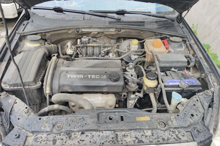Used Buick Excelle 2011 1.6 LX-MT Engine Bay