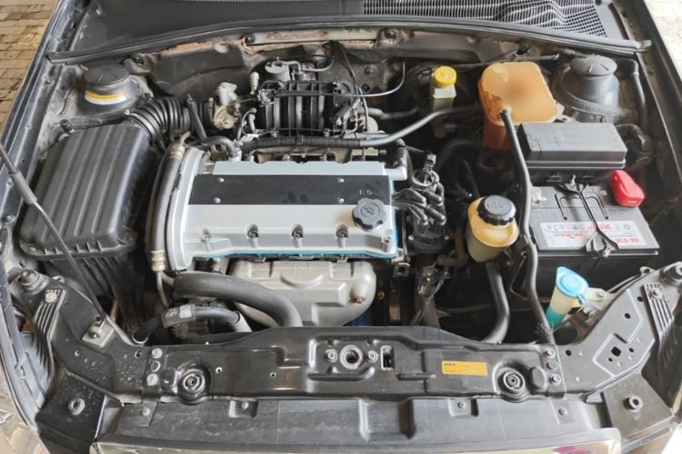 Used Buick Excelle 2011 1.6 LE-MT Engine Bay