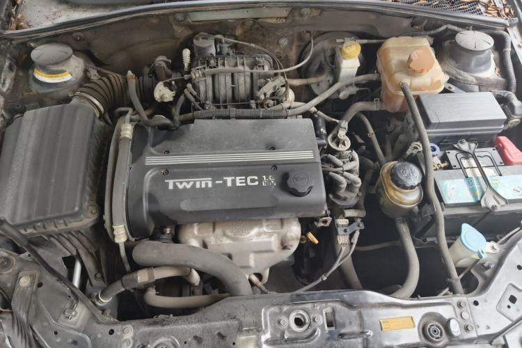 Used Buick Excelle 2011 1.6 LE-MT Engine Bay
