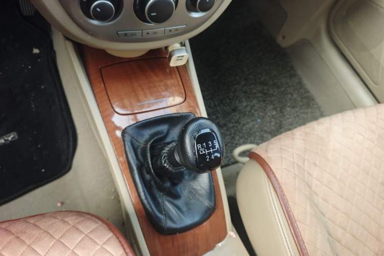 Used Buick Excelle 2011 1.6 LE-MT Gear Lever